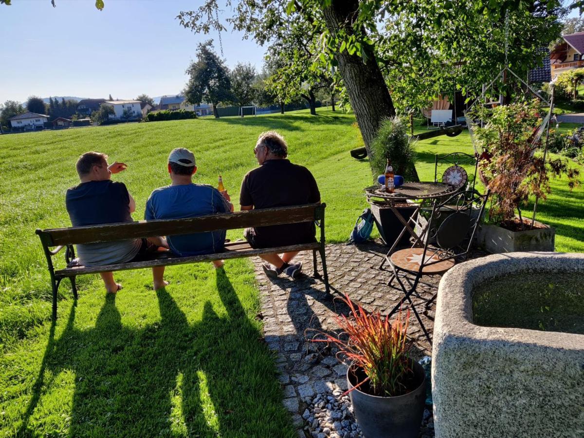 Pension Holzapfel Sankt Georgen im Attergau Buitenkant foto