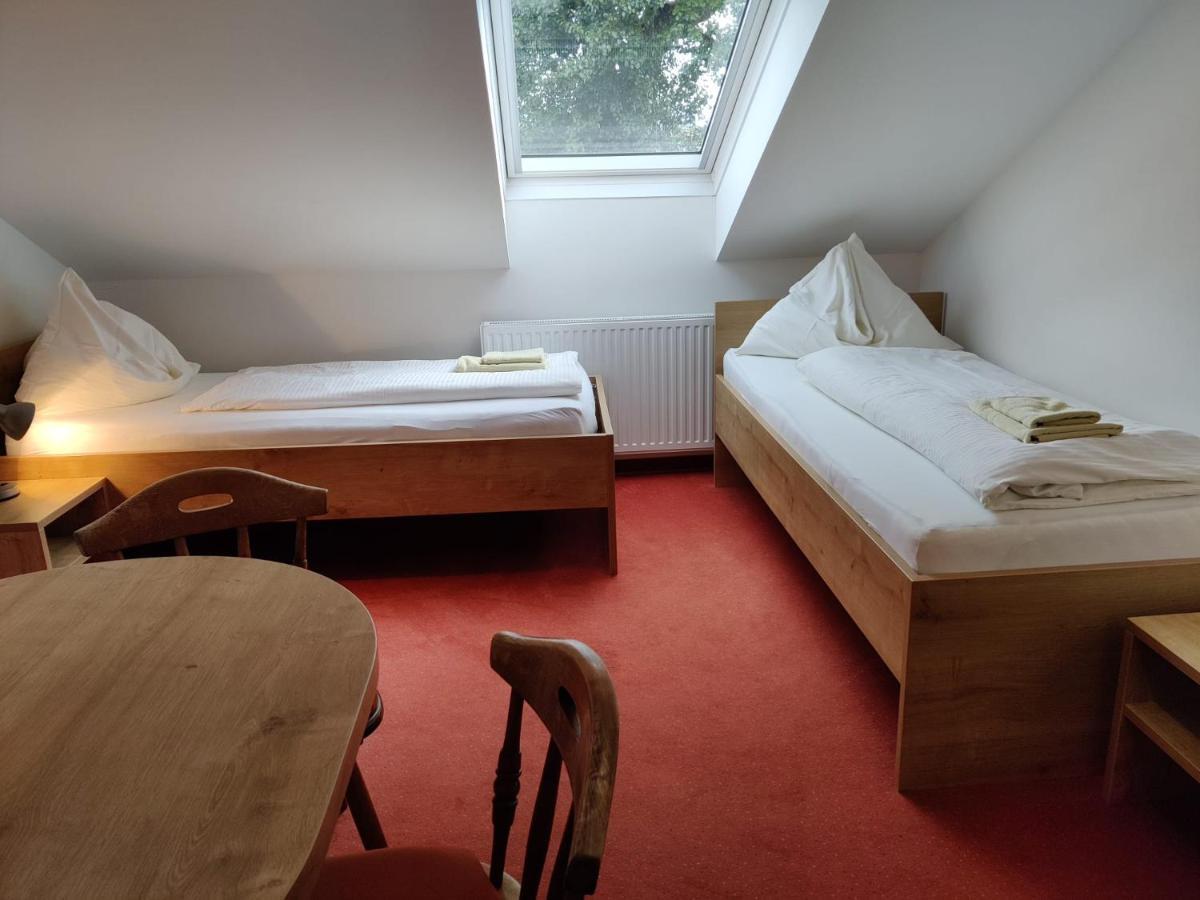 Pension Holzapfel Sankt Georgen im Attergau Buitenkant foto