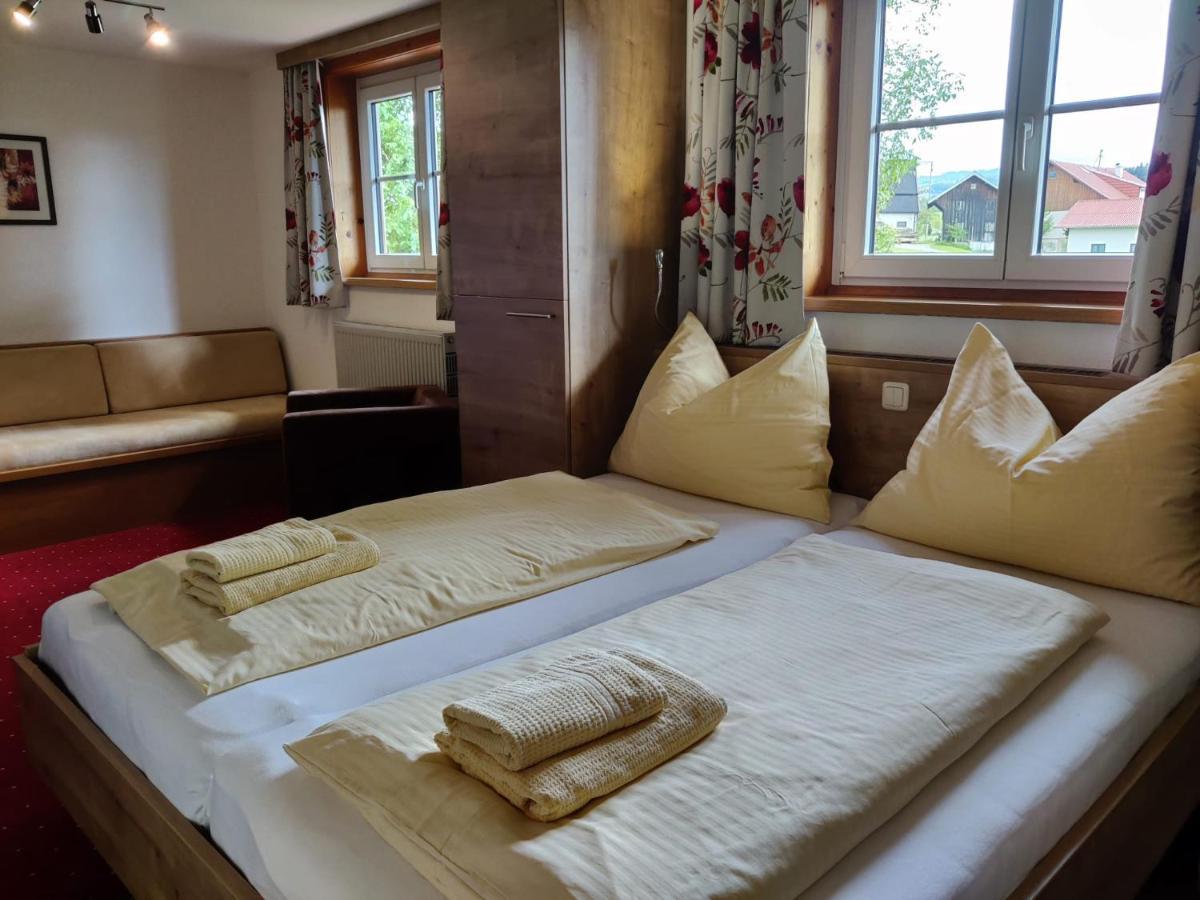 Pension Holzapfel Sankt Georgen im Attergau Buitenkant foto