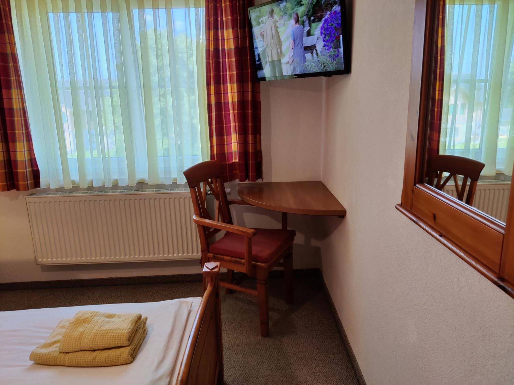 Pension Holzapfel Sankt Georgen im Attergau Buitenkant foto