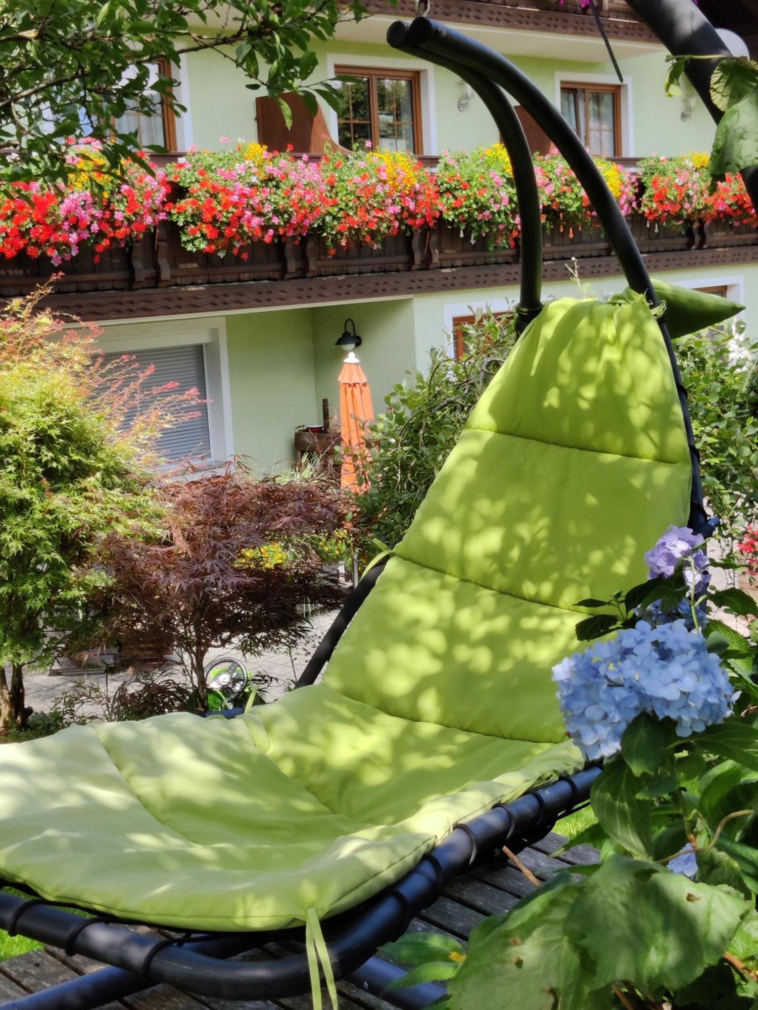 Pension Holzapfel Sankt Georgen im Attergau Buitenkant foto